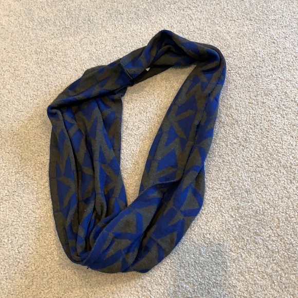 Michael Kors Infinity Scarf - Picture 2 of 3